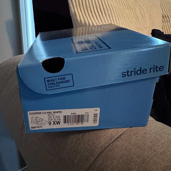 NWOT Stride Rite White Sneaker! 9XW! - Picture 2 of 3